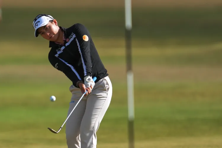 Thitikul leads Women's British Open with 64